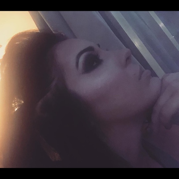 Meet your Posher, Candyce - Picture 2 of 8